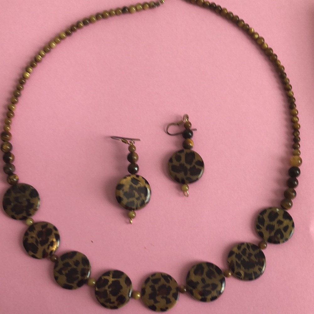 Necklace and earrings animal print set